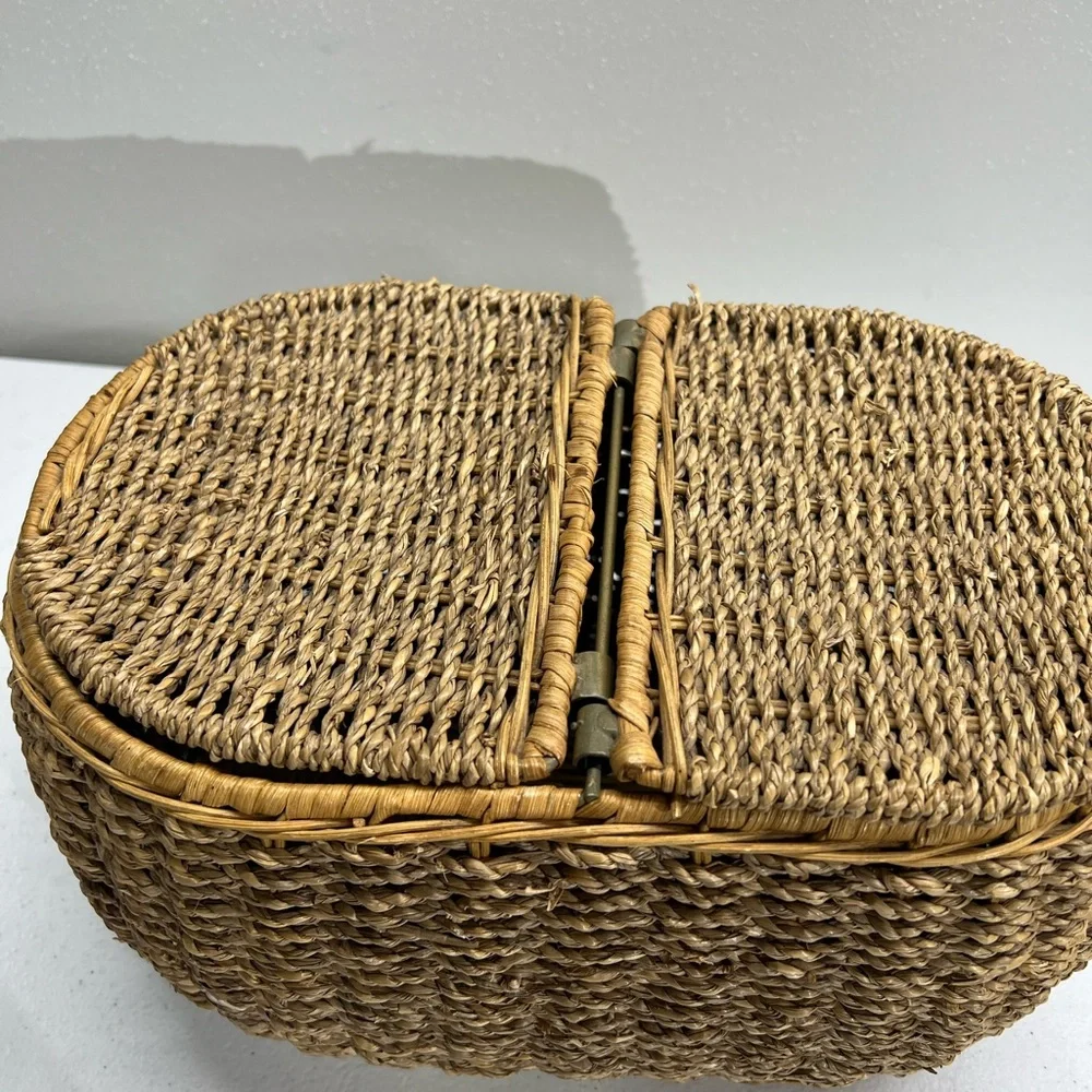 Vintage Double Lid Sewing Basket Woven Wicker Beautiful Condition - Picture 4 of 16